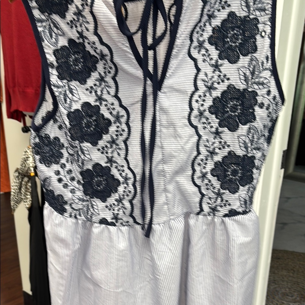 Navy Floral Embroidered Sleeveless Blouse - Picture 2 of 5
